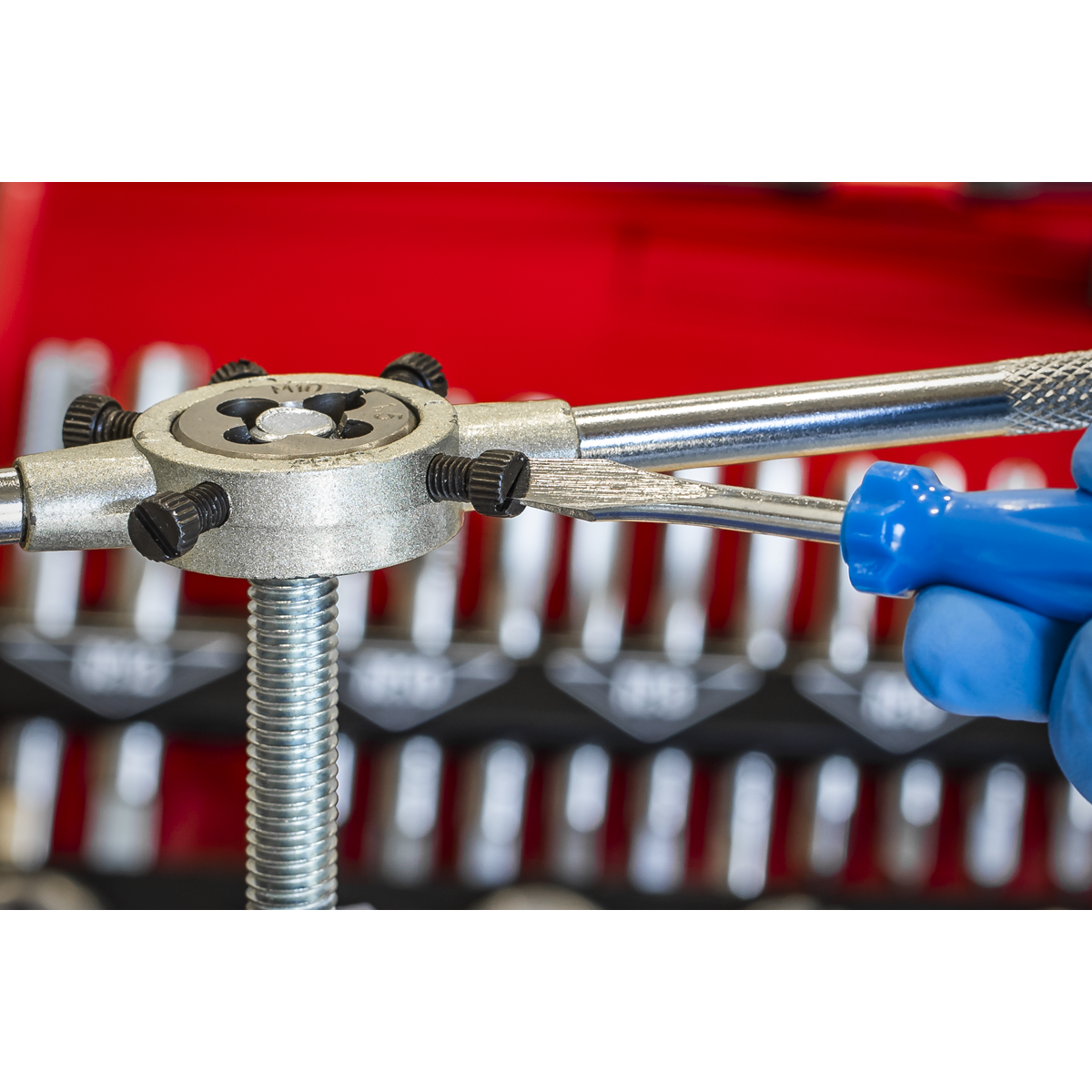 Sealey AK3015 Metric Tap & Die Set Split Dies 32pc