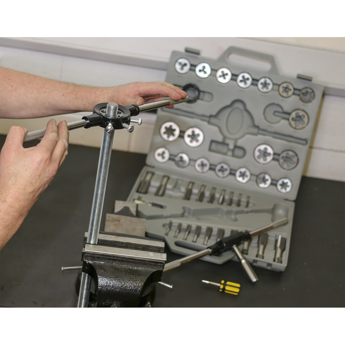 Sealey AK303 Metric Tap & Die Set Split Dies 45pc