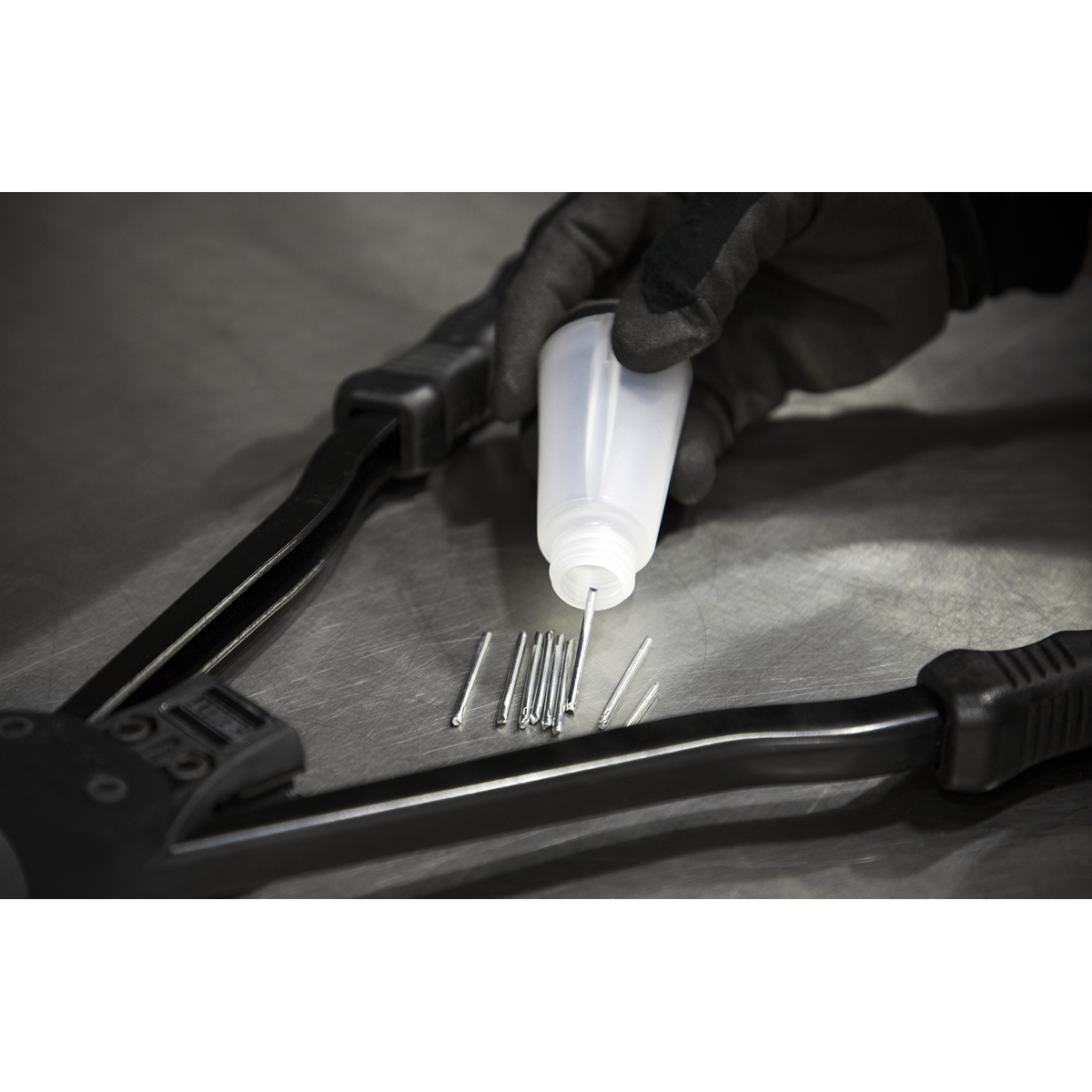 Sealey AK3983 Medium-Arm Riveter with Collection Bowl