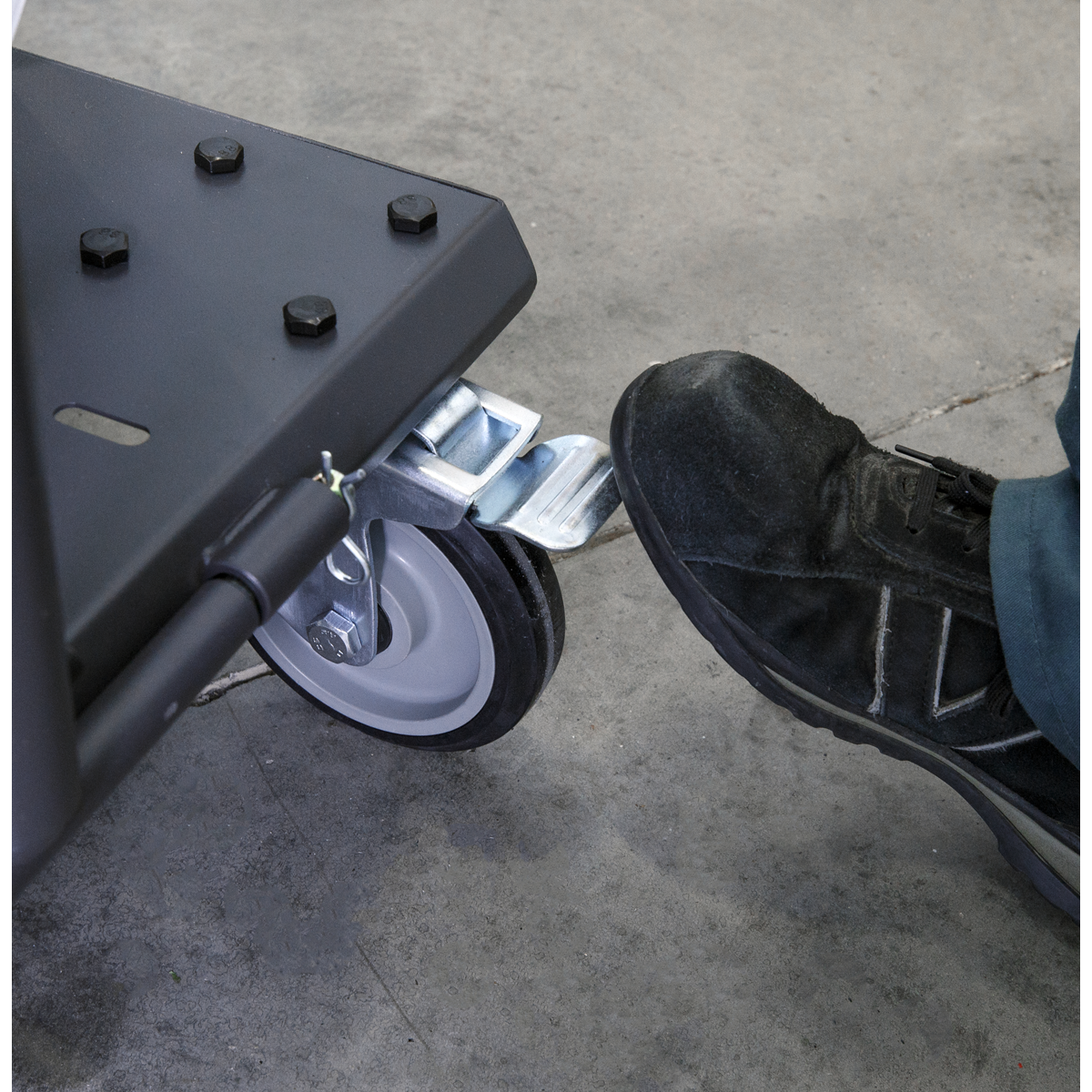 Sealey AK4562D Air Operated Oil Dispensing System with 10m Retractable Hose Reel