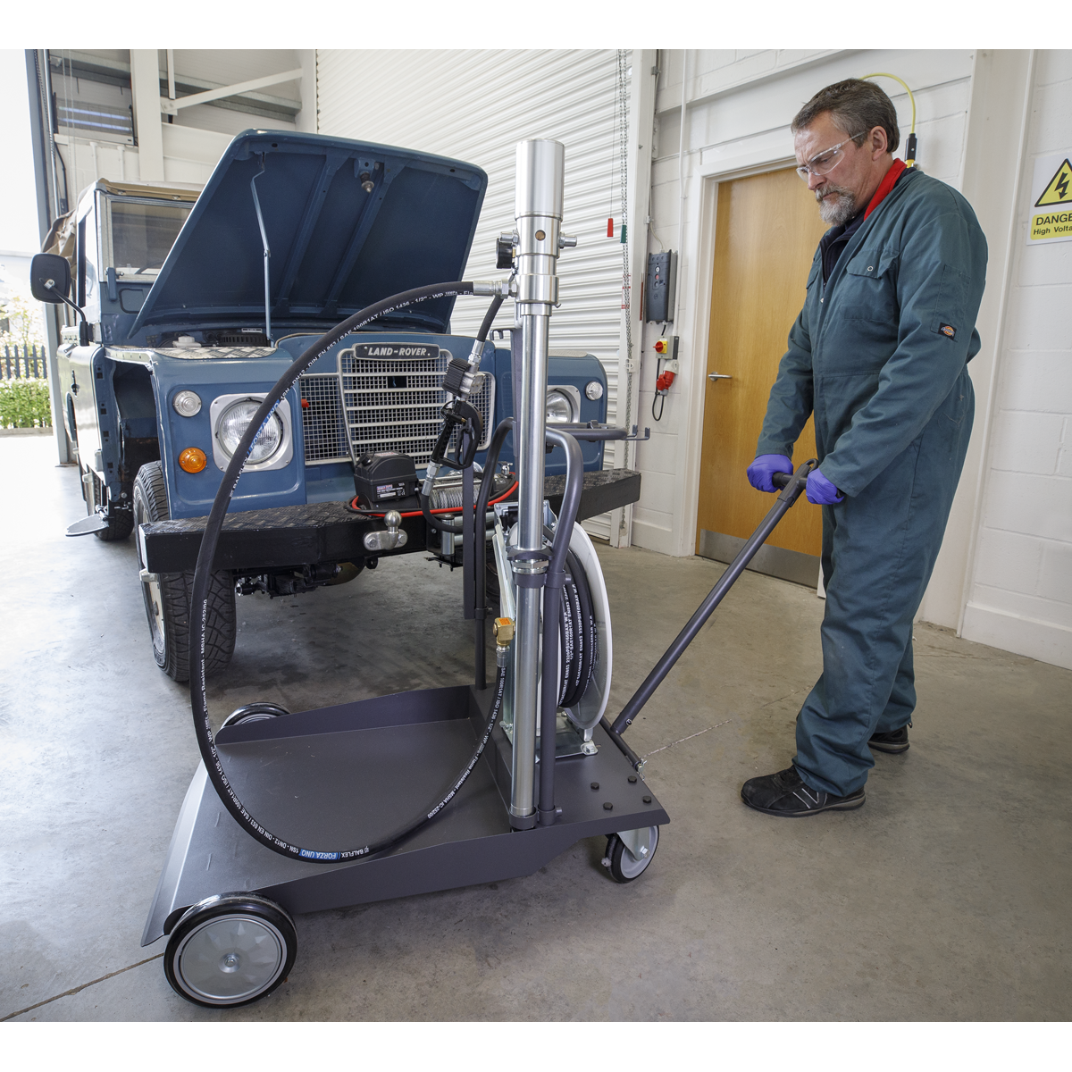 Sealey AK4562D Air Operated Oil Dispensing System with 10m Retractable Hose Reel