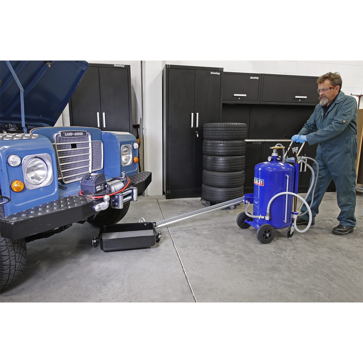 Sealey AK462DX Cantilever Air Discharge Mobile Oil Drainer with Probes 80L