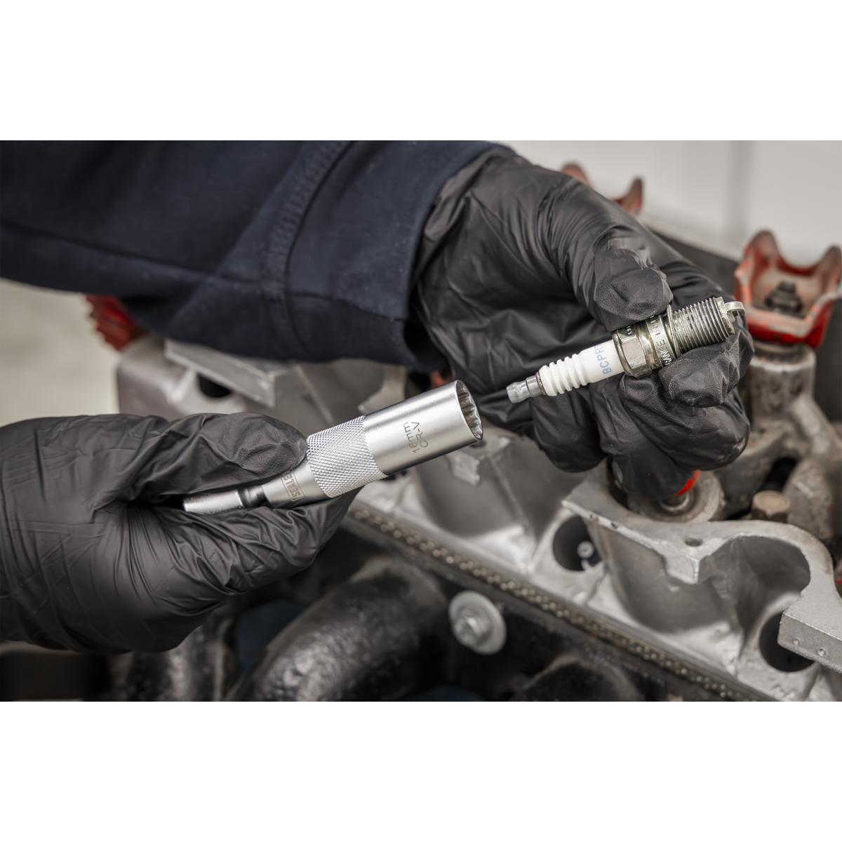 Sealey AK6571 Spark Plug Socket with Universal Joint 3/8"Sq Drive 12-Point 16mm