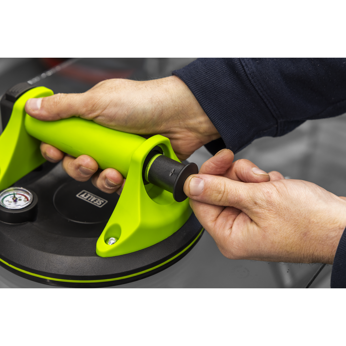 Sealey AK9894 Heavy Lift Suction Cup with Vacuum Grip Pressure Gauge