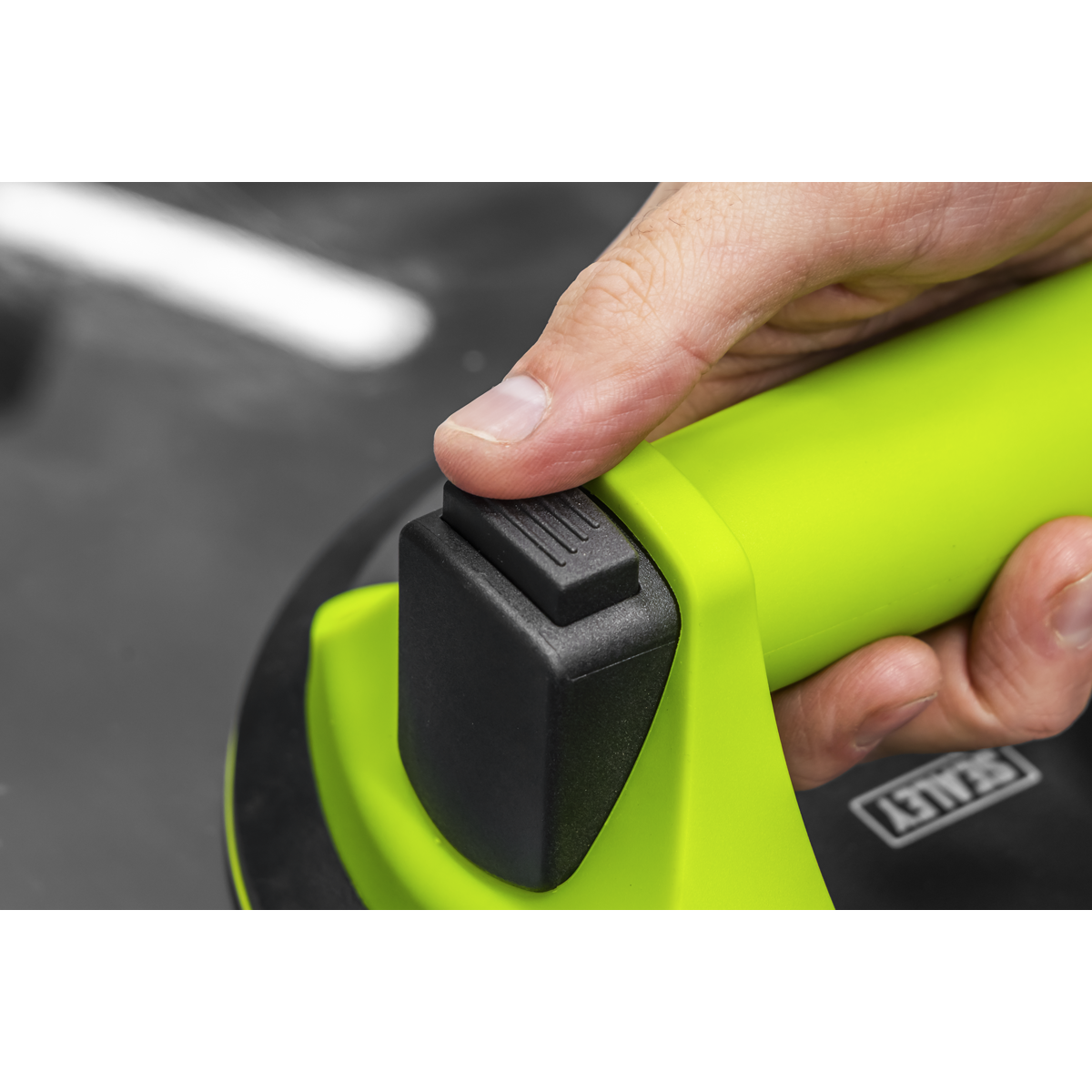 Sealey AK9894 Heavy Lift Suction Cup with Vacuum Grip Pressure Gauge