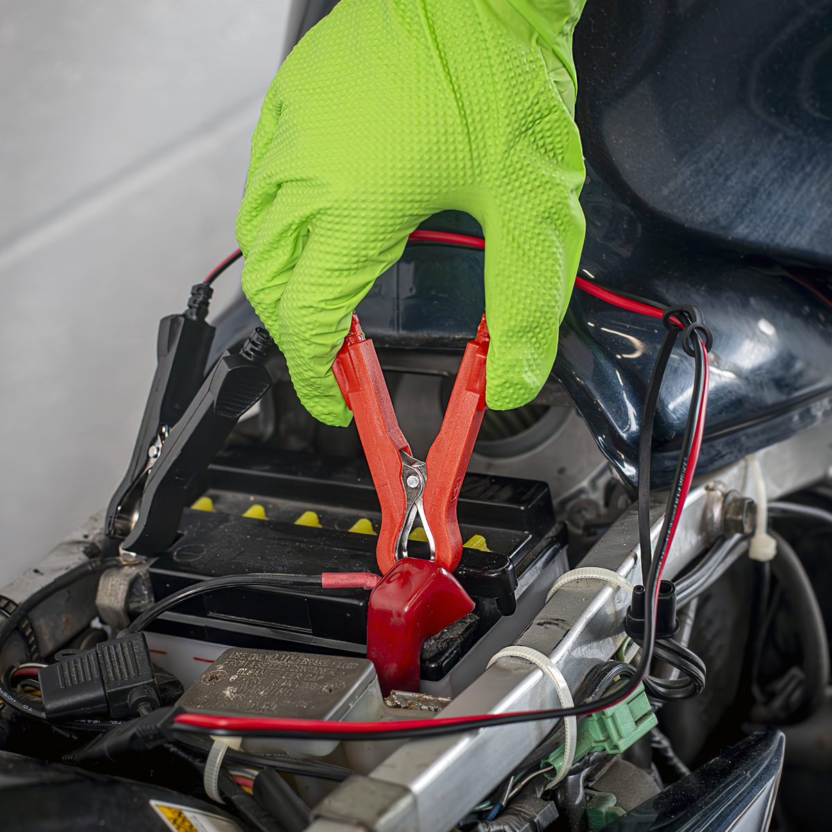 Sealey AUTOCHARGE100HF 6/12V Compact Smart Trickle Charger & Maintainer 1A