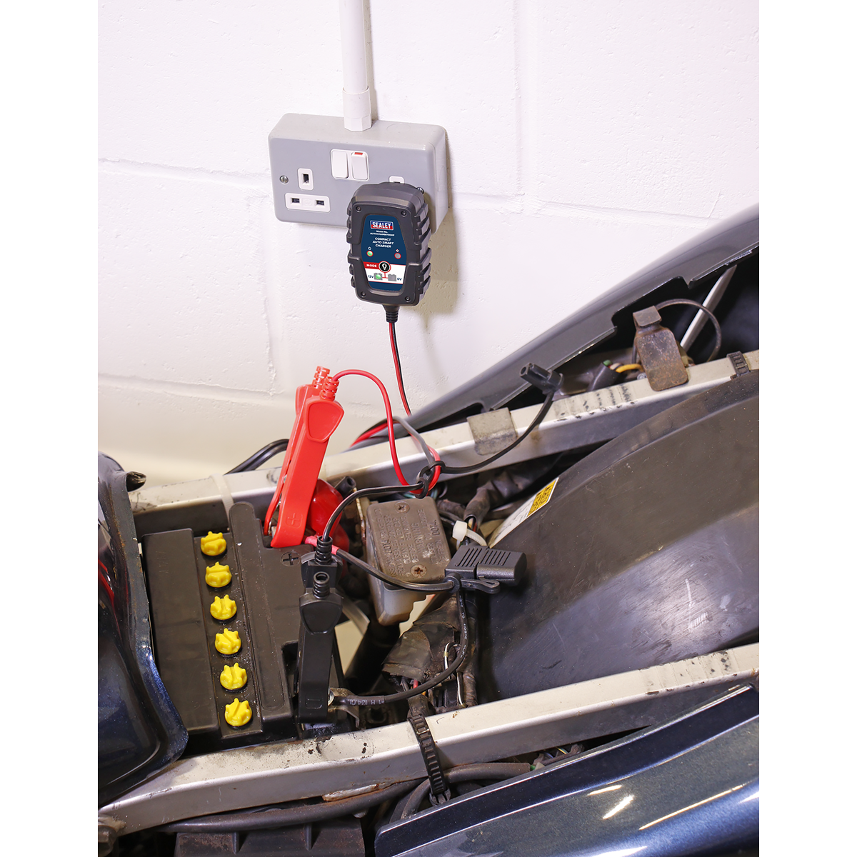 Sealey AUTOCHARGE100HF 6/12V Compact Smart Trickle Charger & Maintainer 1A