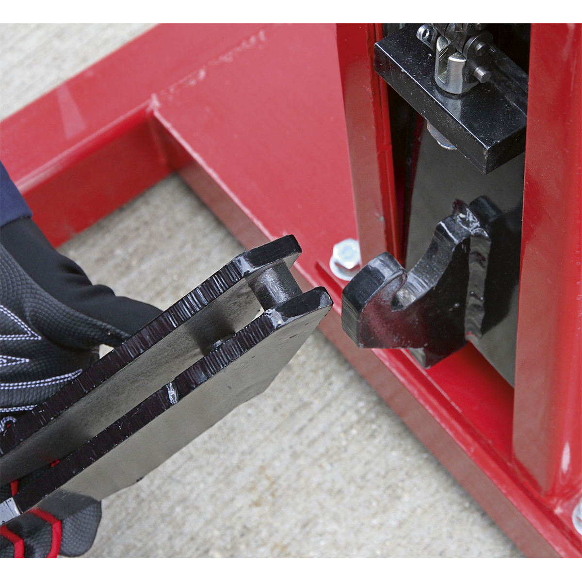 Sealey AVR1500FP Air/Hydraulic Vehicle Lift with Foot Pedal 1.5 Tonne