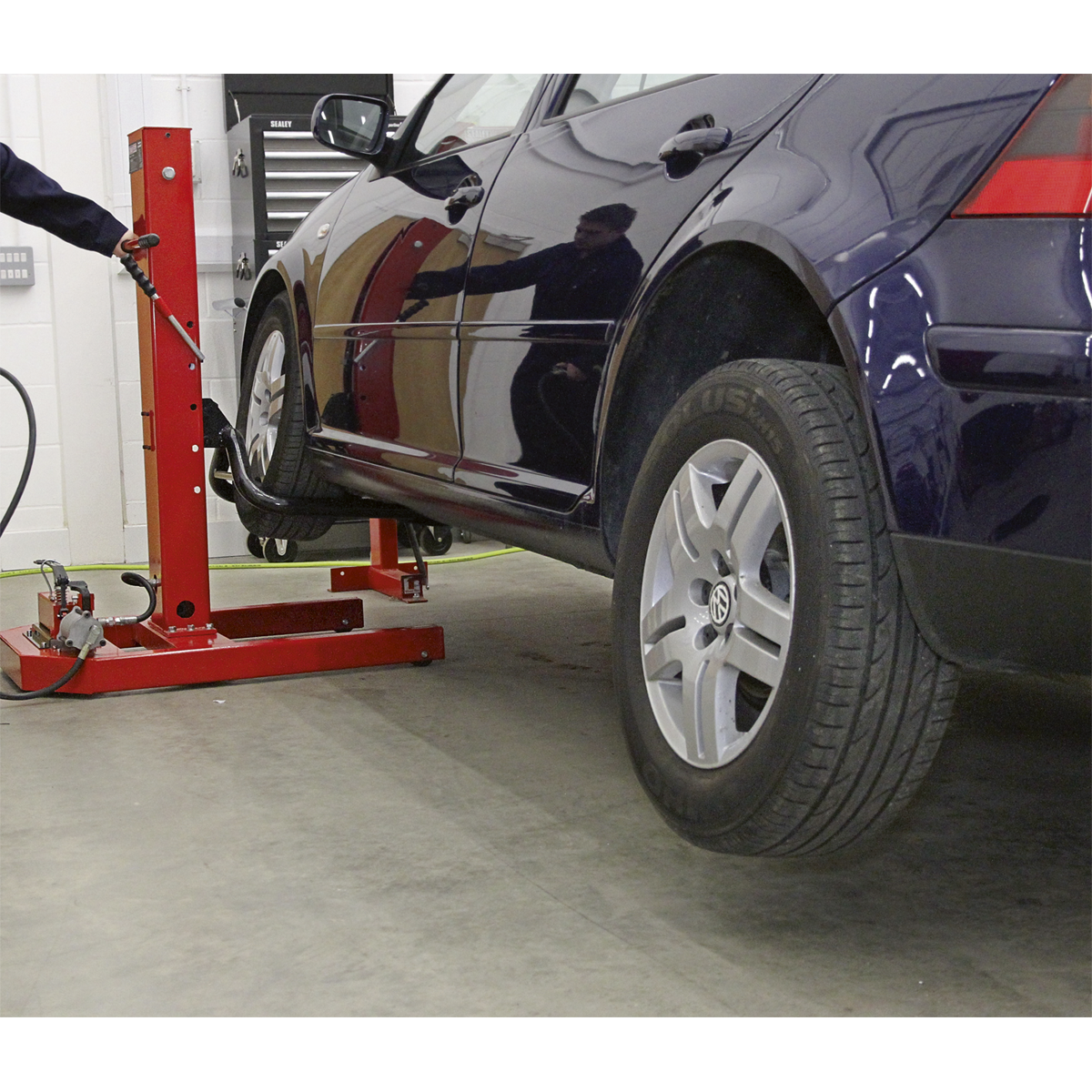 Sealey AVR1500FP Air/Hydraulic Vehicle Lift with Foot Pedal 1.5 Tonne