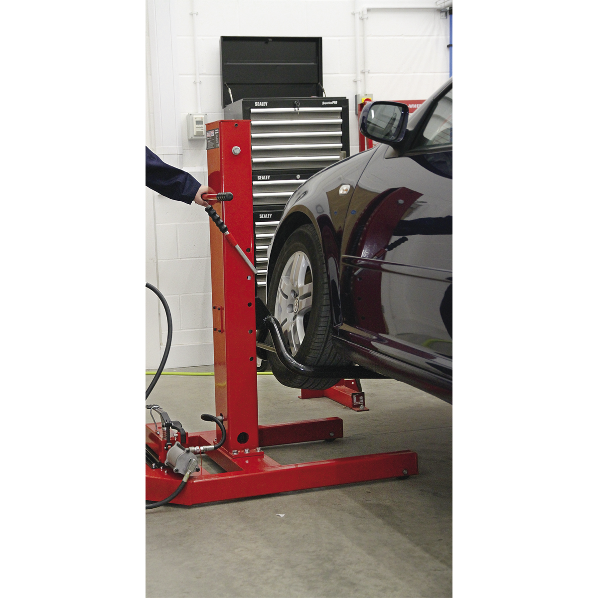 Sealey AVR1500FP Air/Hydraulic Vehicle Lift with Foot Pedal 1.5 Tonne