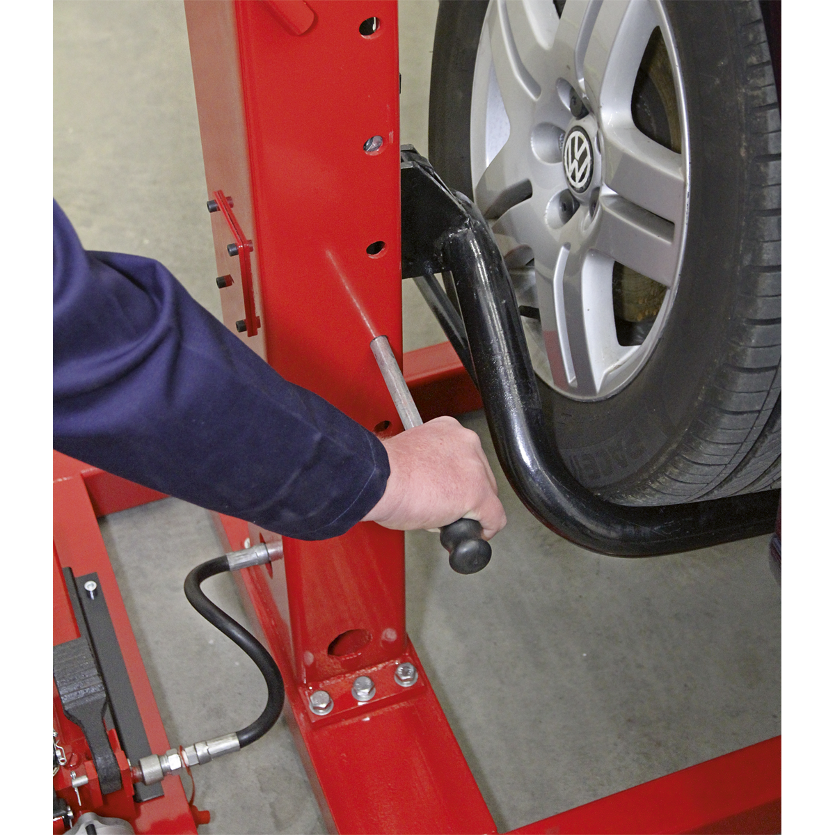 Sealey AVR1500FP Air/Hydraulic Vehicle Lift with Foot Pedal 1.5 Tonne