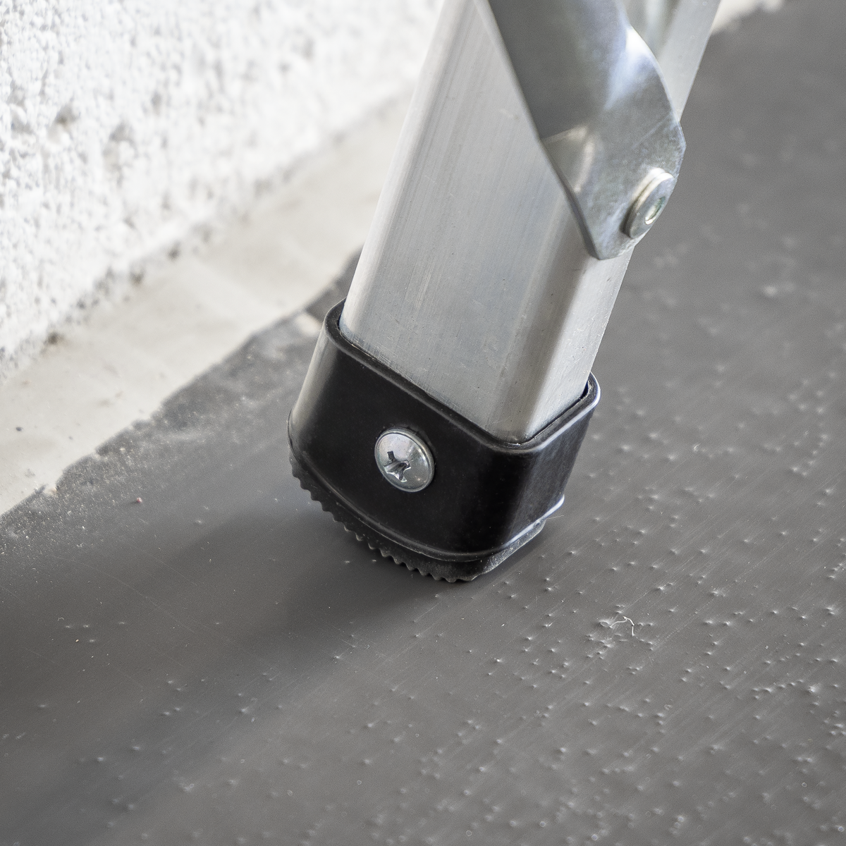 Sealey AXL6 Industrial Step Ladder 6-Tread Aluminium - EN 131