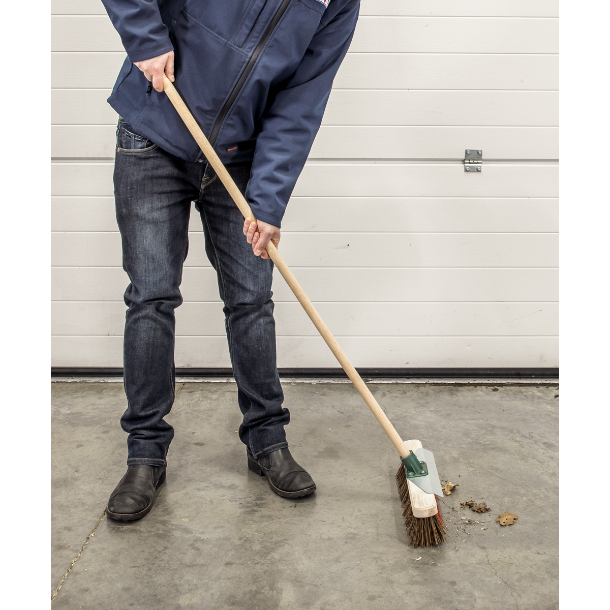 Sealey BM16SC Heavy-Duty Stiff/Hard Bristle Broom with Scraper 16"(405mm)