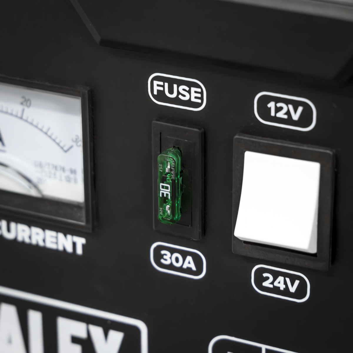 Sealey CHARGE115 12/24V Battery Charger 19A 230V