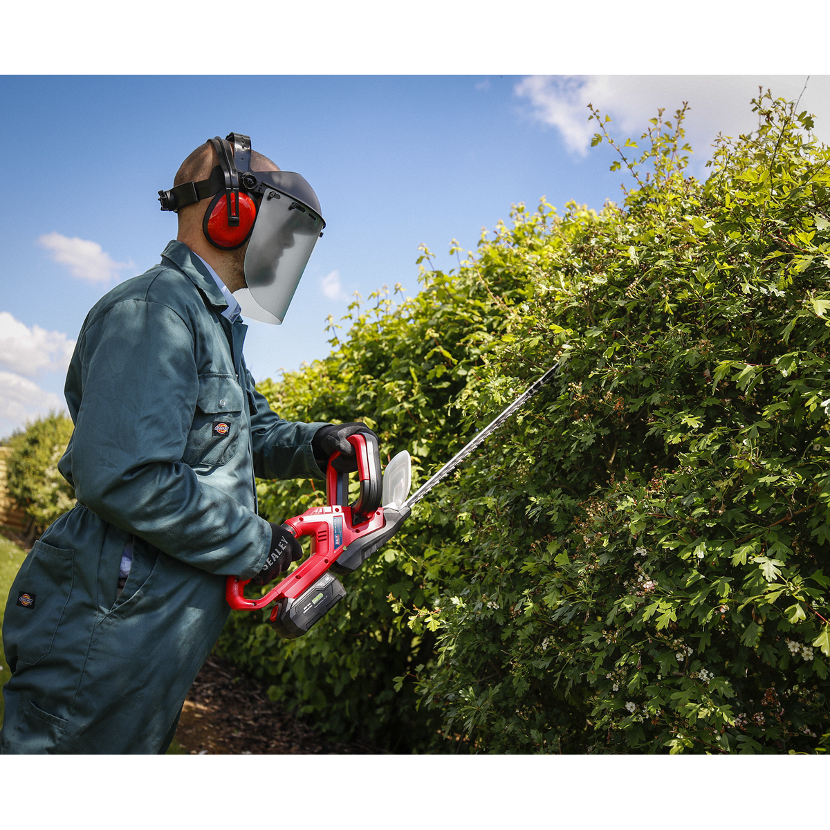 Sealey CHT20VCOMBO4 SV20 Series Cordless Hedge Trimmer 20V 4Ah with Battery & Charger