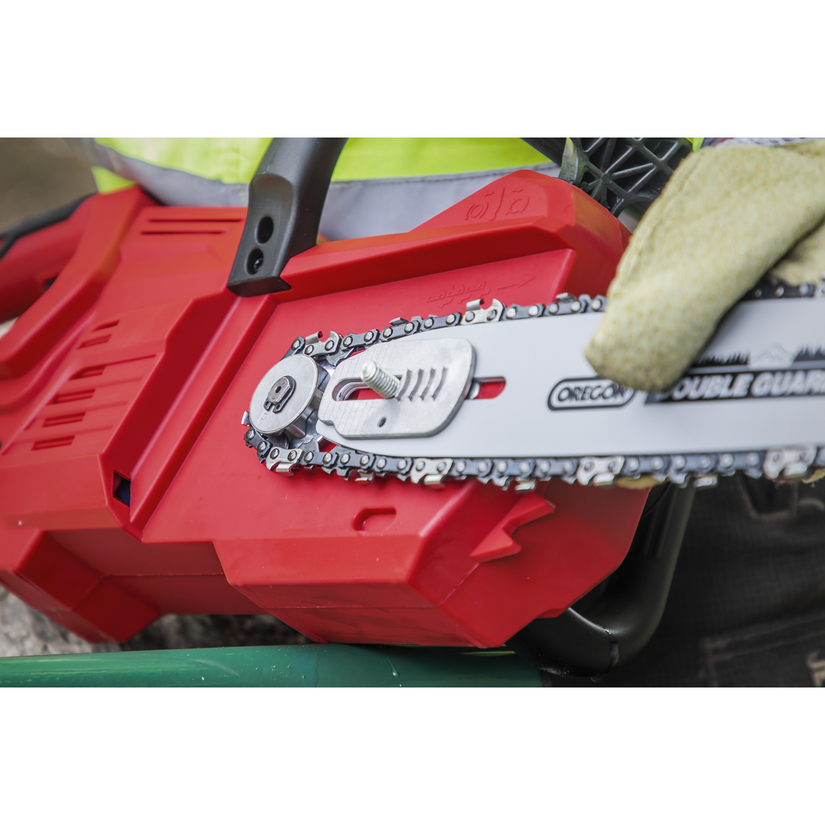 Sealey CP20VCHSKIT SV20 Series 25cm Cordless Chainsaw Kit 20V 4Ah - 2 Batteries