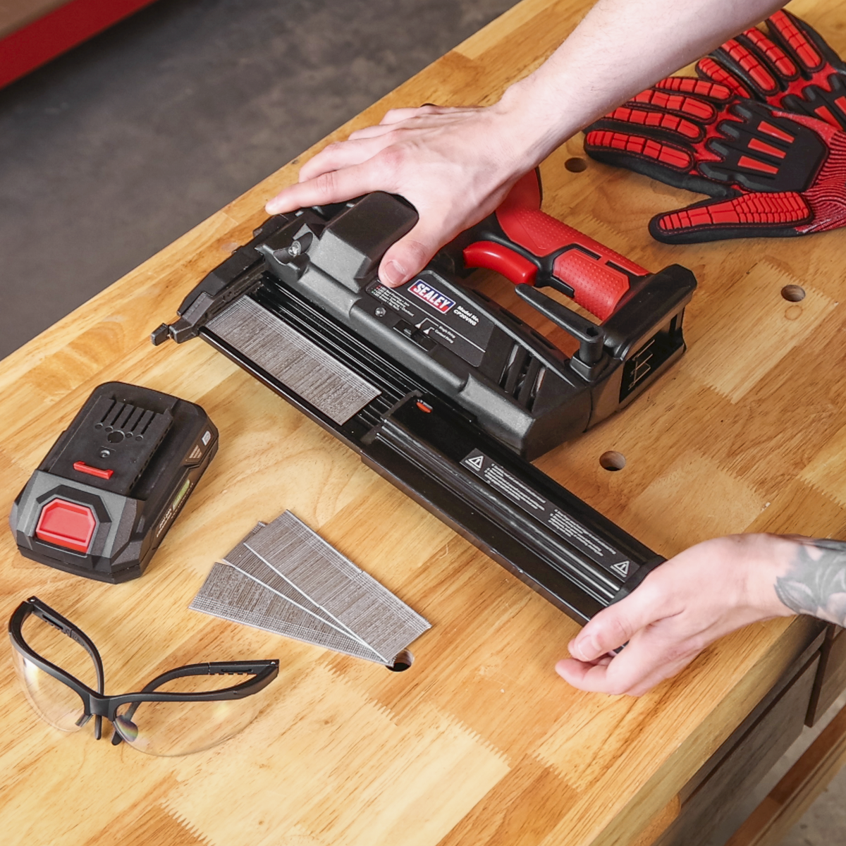 Sealey CP20VNGKIT SV20 Series Cordless Nail/Staple Gun Kit 18G 20V - 2 Batteries