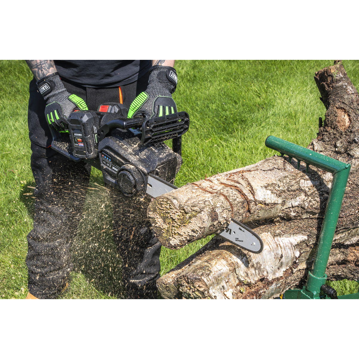 Sealey CP40VCSKIT Chainsaw Kit 40V 4Ah SV20 Series 35cm