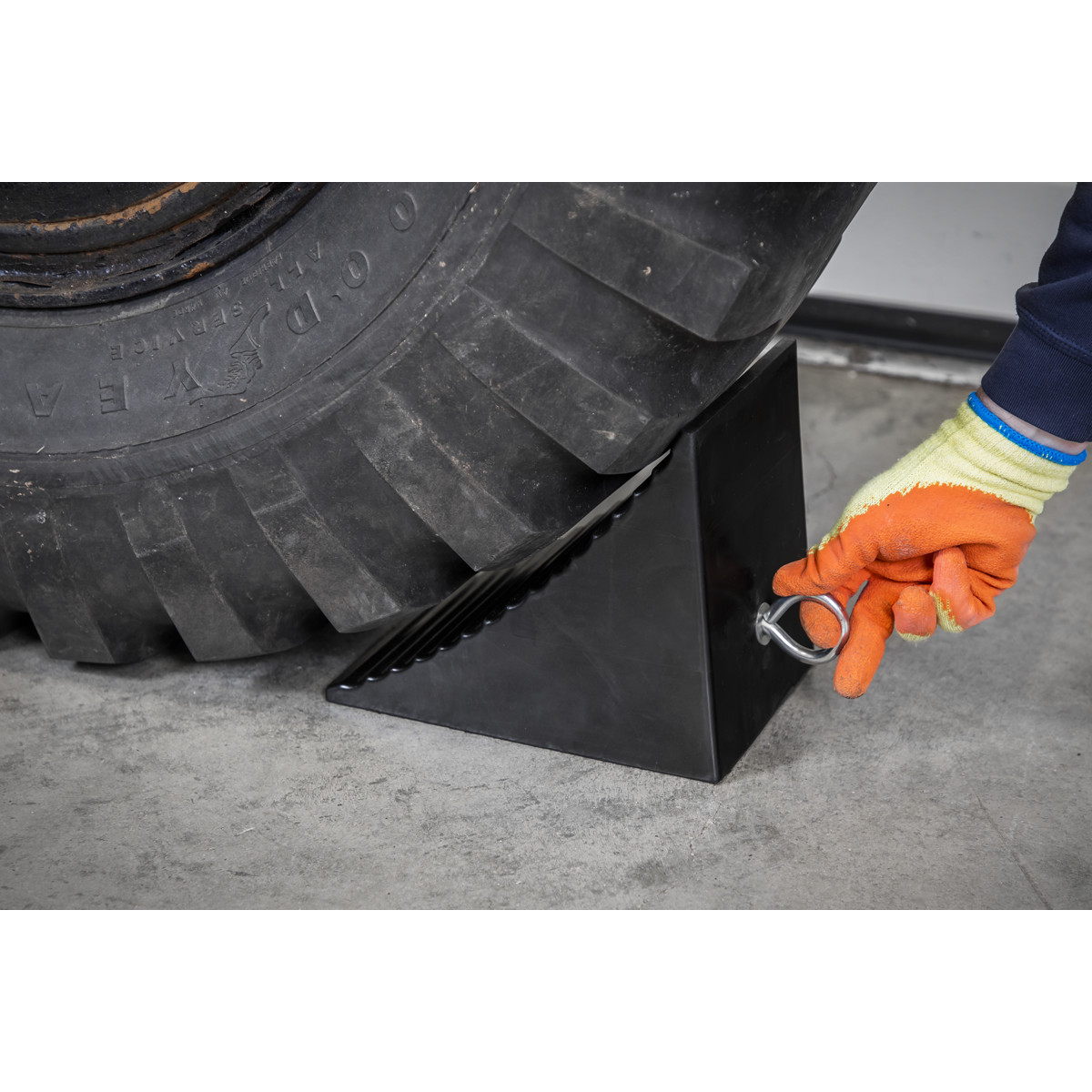 Sealey CWC01 Heavy-Duty Rubber Wheel Chock - Single
