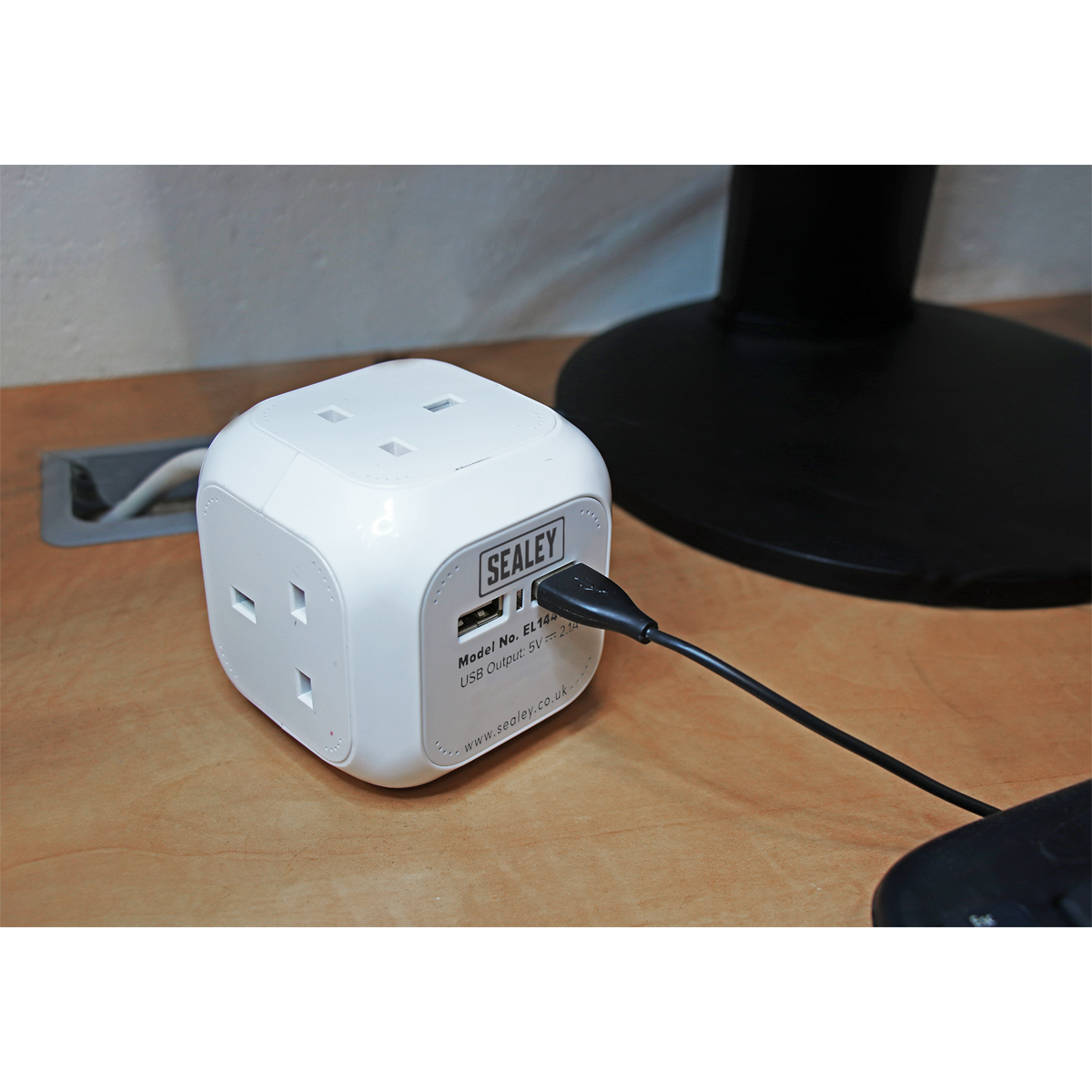 Sealey EL144USB 1.4m Extension Cable Cube 4 x 230V & 2 x USB - White