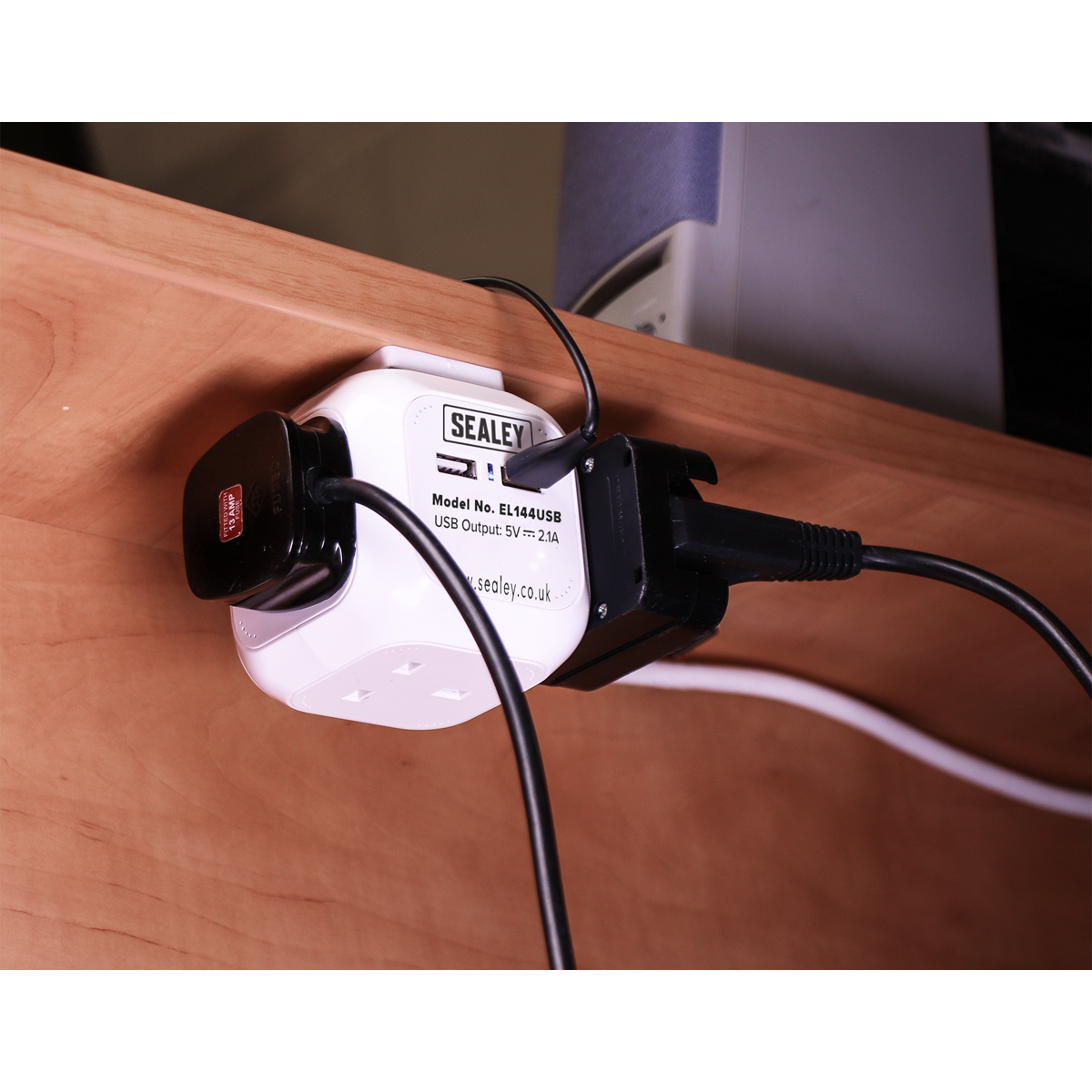 Sealey EL144USB 1.4m Extension Cable Cube 4 x 230V & 2 x USB - White