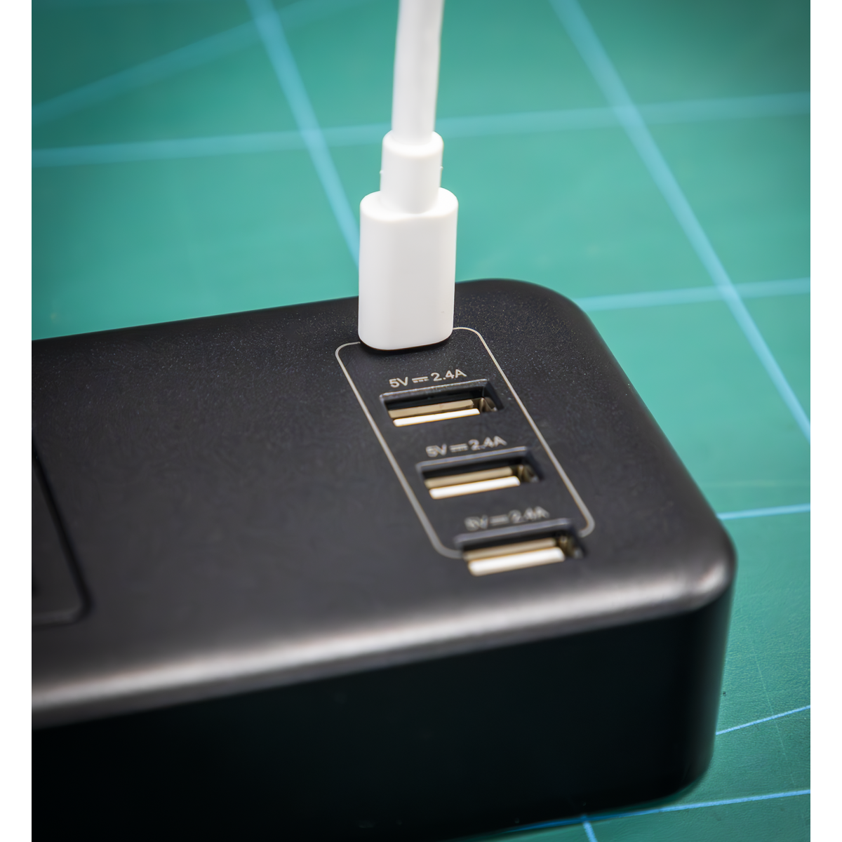 Sealey EL34USBB 2.6m Extension Lead with USB Ports - Black