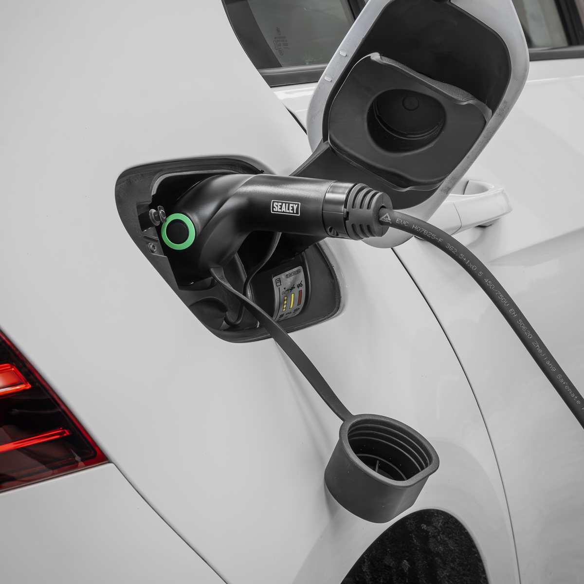 Sealey EVAC2 5m Adjustable (3.5kW) Type 2 to UK 3-Pin Plug Portable EV Charger