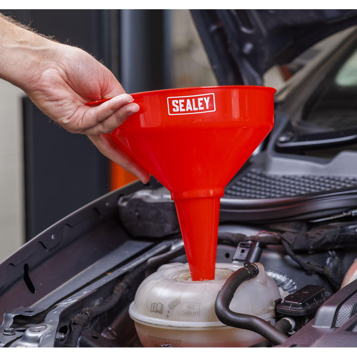 Sealey F2 Fixed Spout Funnel with Filter 200mm - Medium