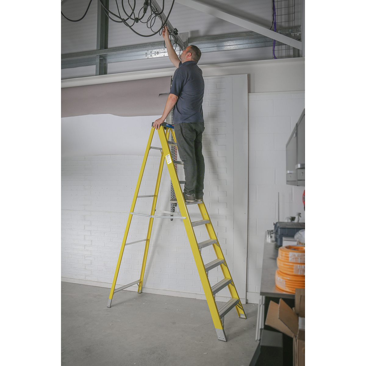 Sealey FSL10 Fibreglass Step Ladder 9-Tread - EN 131