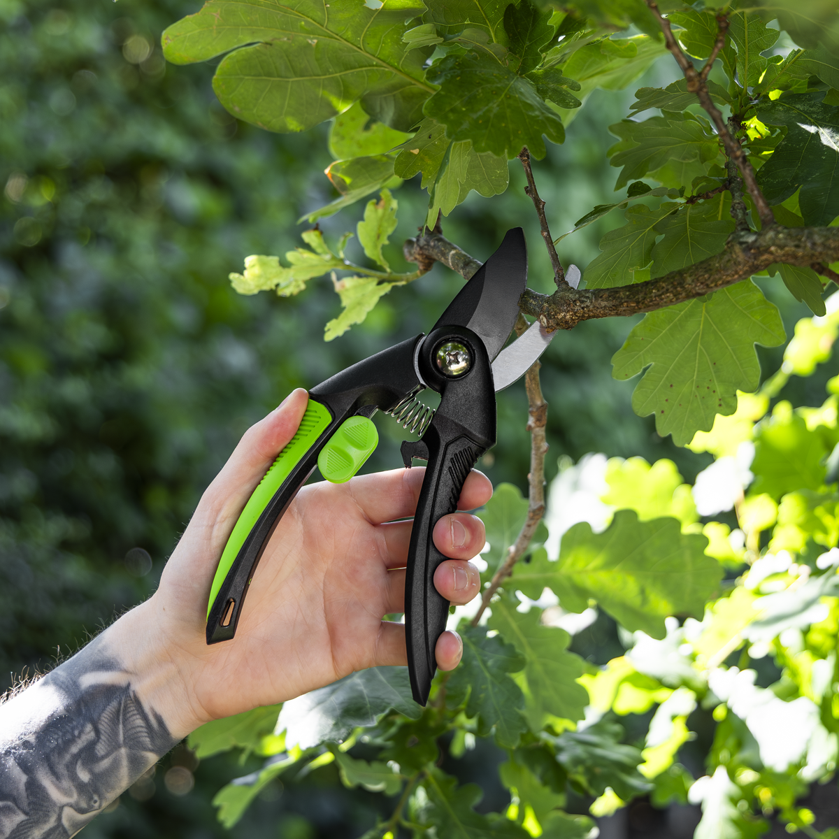 Sealey GTSG001 Bypass Secateurs with Soft Grip Handle, Safety Lock & Carbon Steel Blade, 208mm