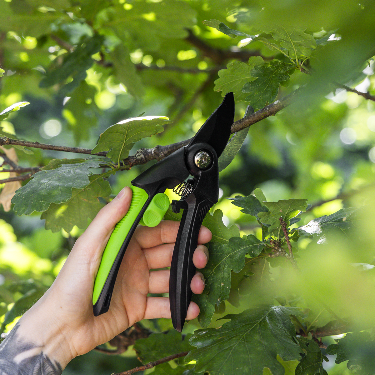Sealey GTSG001 Bypass Secateurs with Soft Grip Handle, Safety Lock & Carbon Steel Blade, 208mm