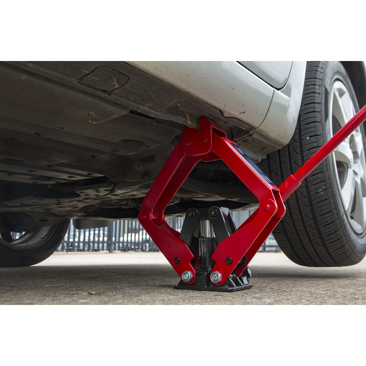 Sealey HSJ07 Hydraulic Scissor Jack 700kg Capacity