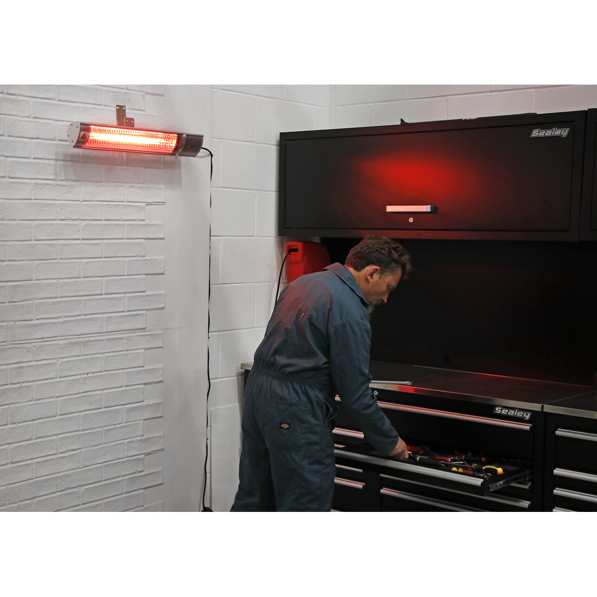 Sealey IWMH2000R High Efficiency Wall Mounting Infrared Short Wave Heater 2000W