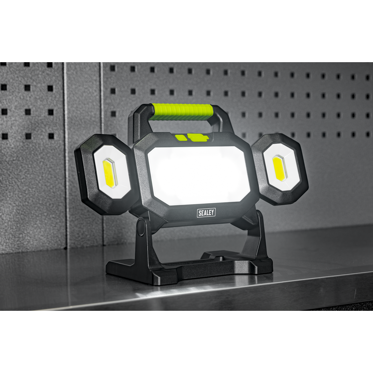 Sealey LED18WFL Rechargeable Flexible Floodlight 31W & 26W COB LED