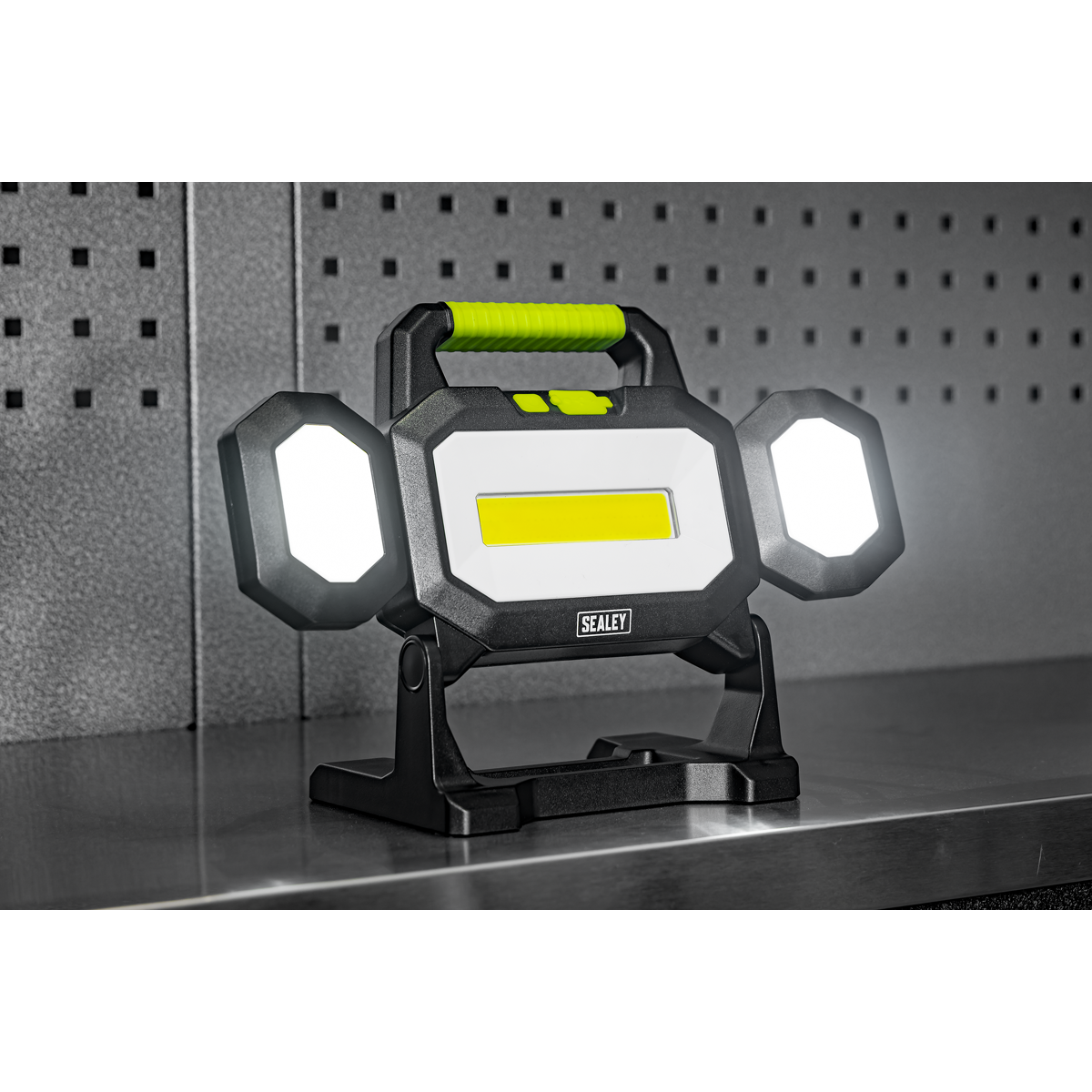 Sealey LED18WFL Rechargeable Flexible Floodlight 31W & 26W COB LED