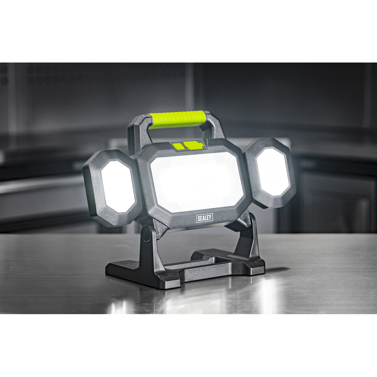 Sealey LED18WFL Rechargeable Flexible Floodlight 31W & 26W COB LED
