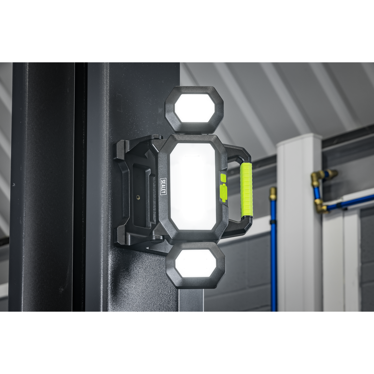 Sealey LED18WFL Rechargeable Flexible Floodlight 31W & 26W COB LED
