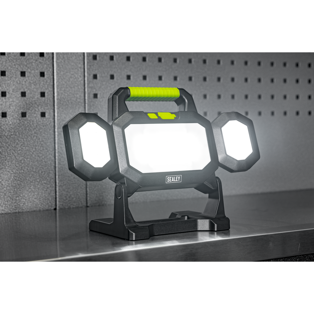 Sealey LED18WFL Rechargeable Flexible Floodlight 31W & 26W COB LED