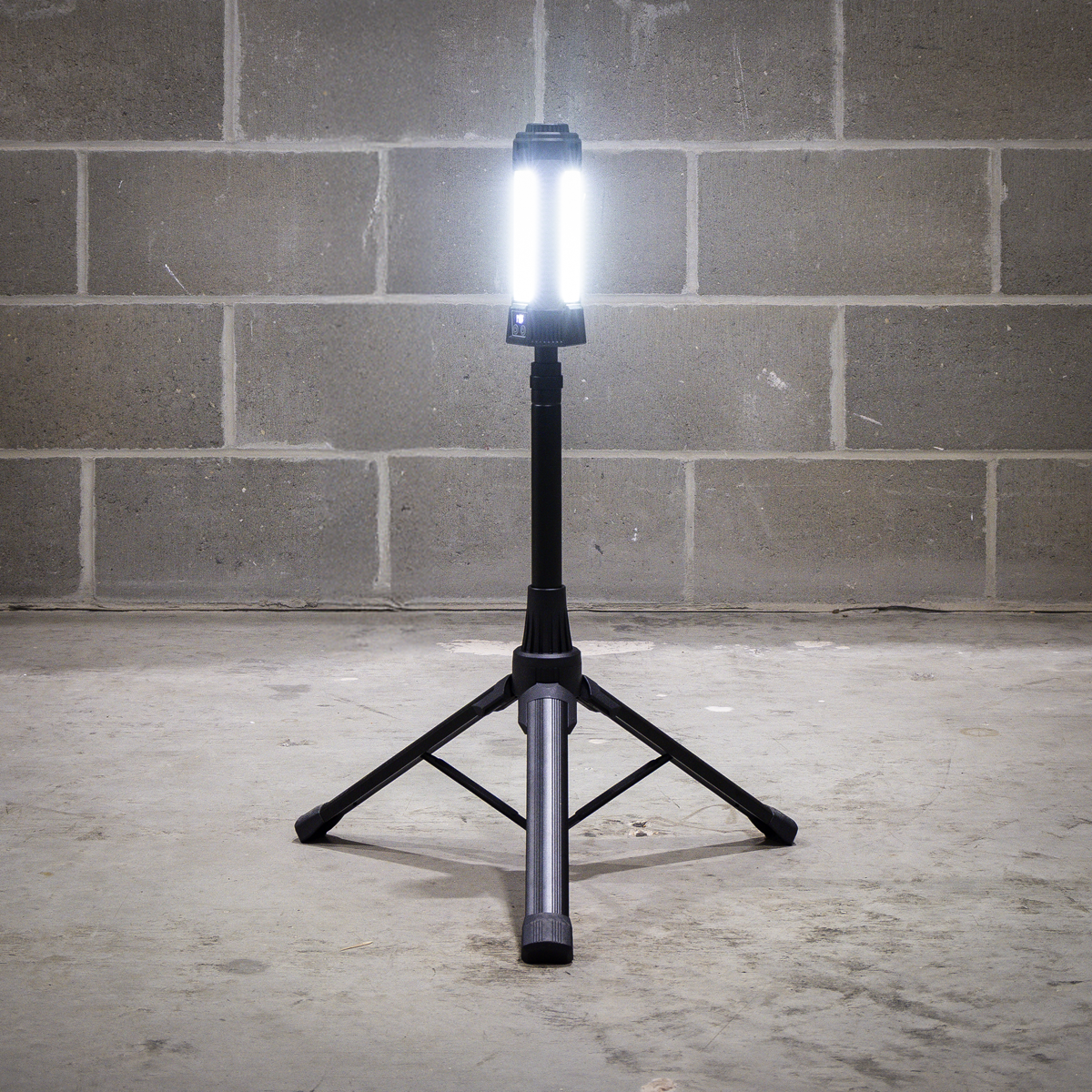 Sealey LED240 Rechargeable Flexible Floodlight with Tripod 24W COB LED & 5W SMD LED