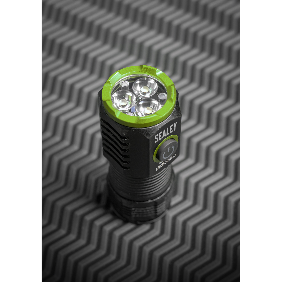 Sealey LED2500SB Super Beam 2500lm Rechargeable SMD LED 24W Pocket Light