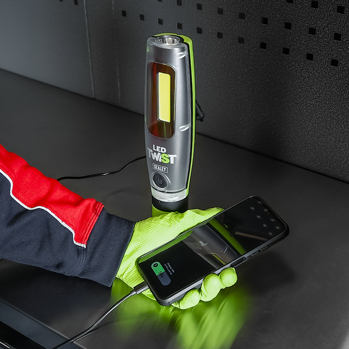 Sealey LED3001G Rechargeable LED Twist® Inspection Light 20W COB + 3W SMD, 3000lm, Magnetic Base & Power Bank
