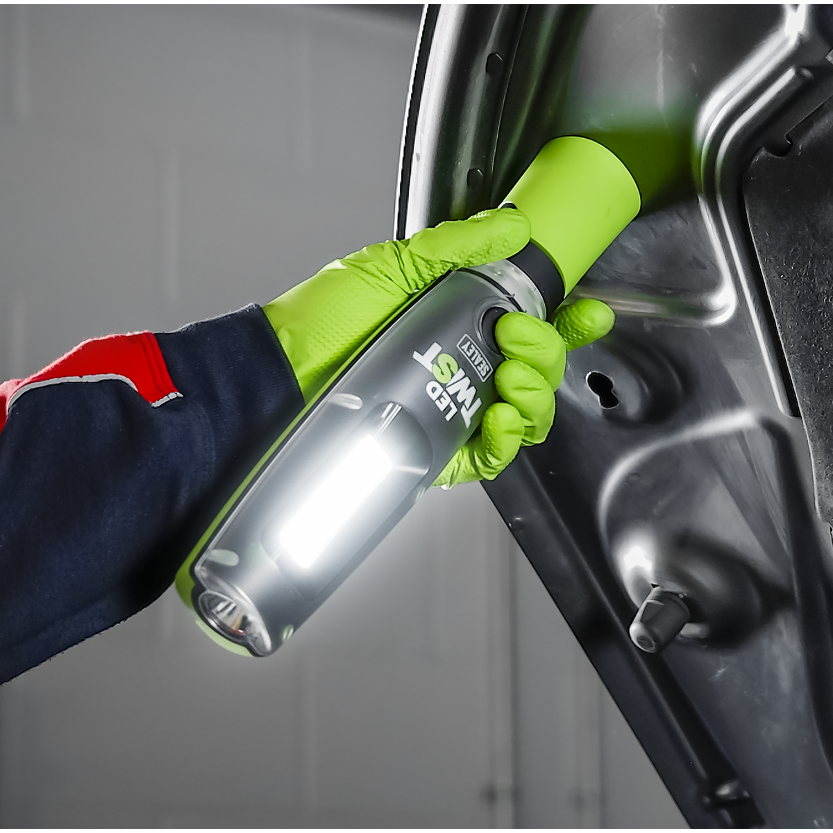 Sealey LED3001G Rechargeable LED Twist® Inspection Light 20W COB + 3W SMD, 3000lm, Magnetic Base & Power Bank