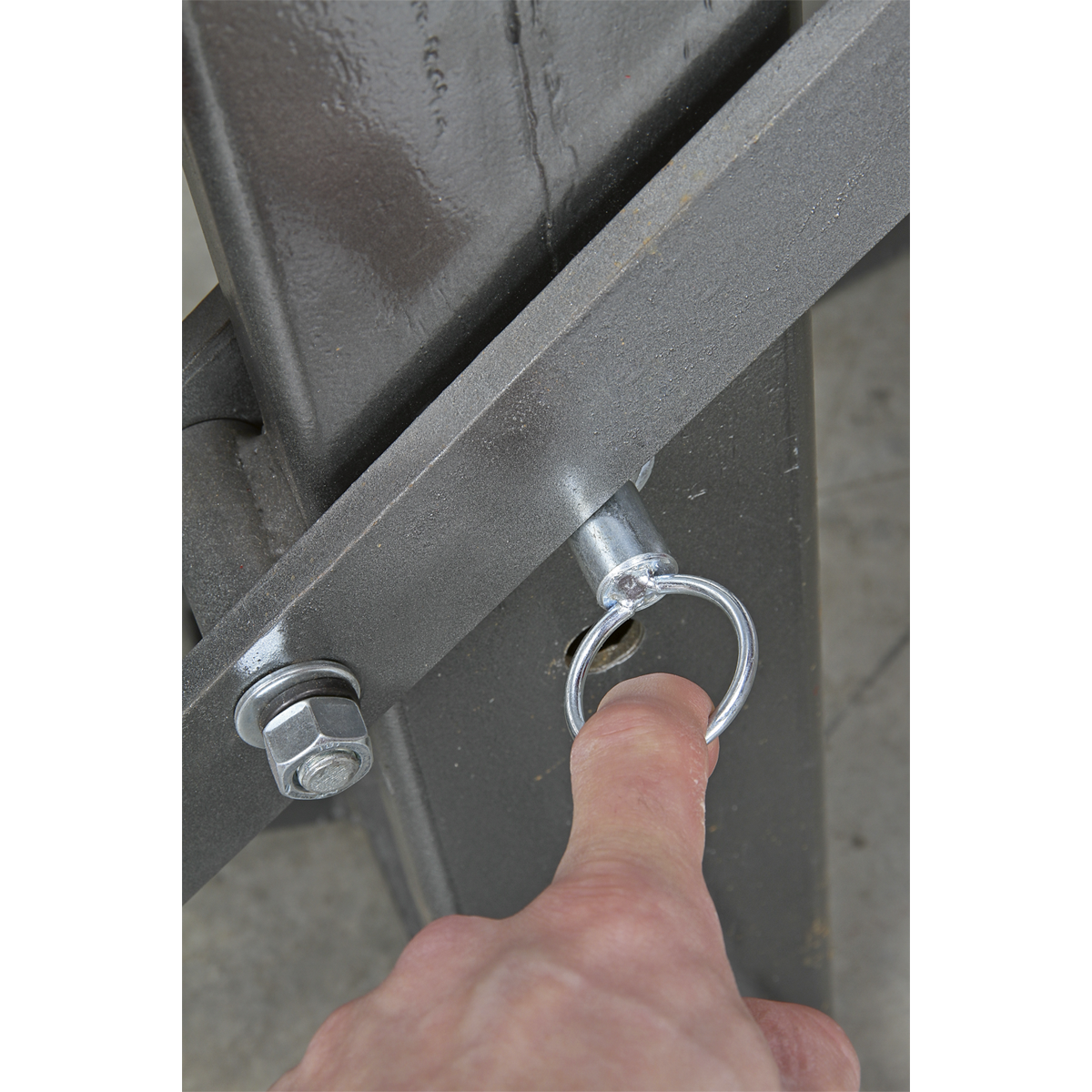 Sealey MCL500 Single Post Hydraulic Portable Motorcycle Lift 450kg Capacity