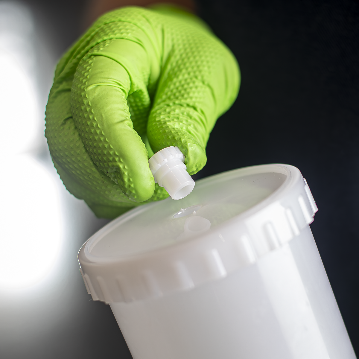 Sealey PC01 Paint Spray Gun Pot with Brass Fitting 600ml - White