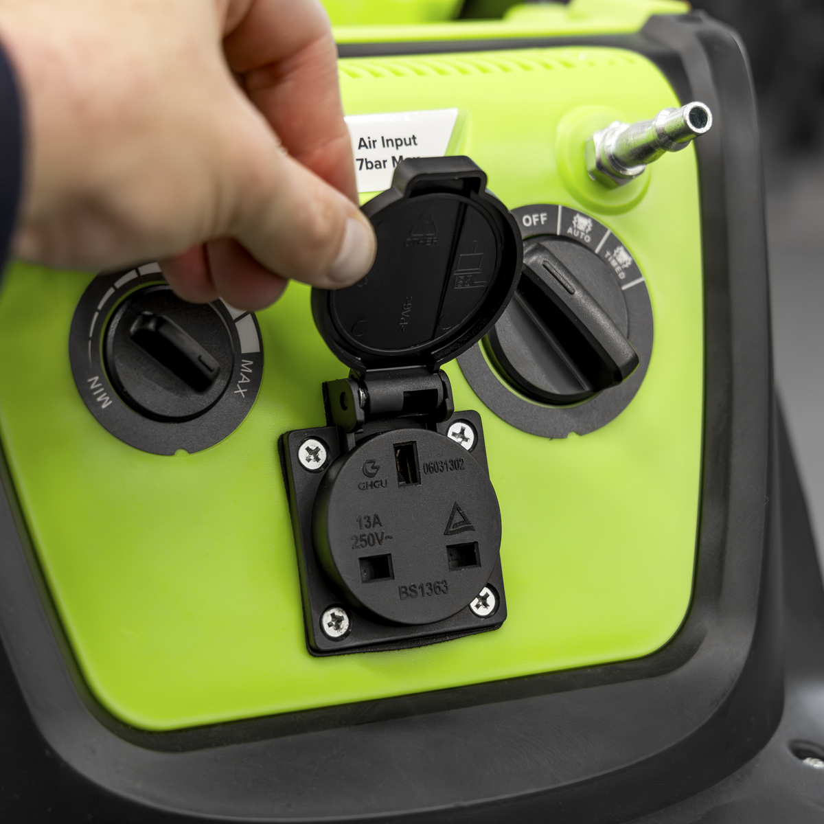 Sealey PC400MA M Class Dust-Free Industrial Wet & Dry Vacuum Cleaner 40L with Autostart for Air/Electric Power Tools 1600W/230V