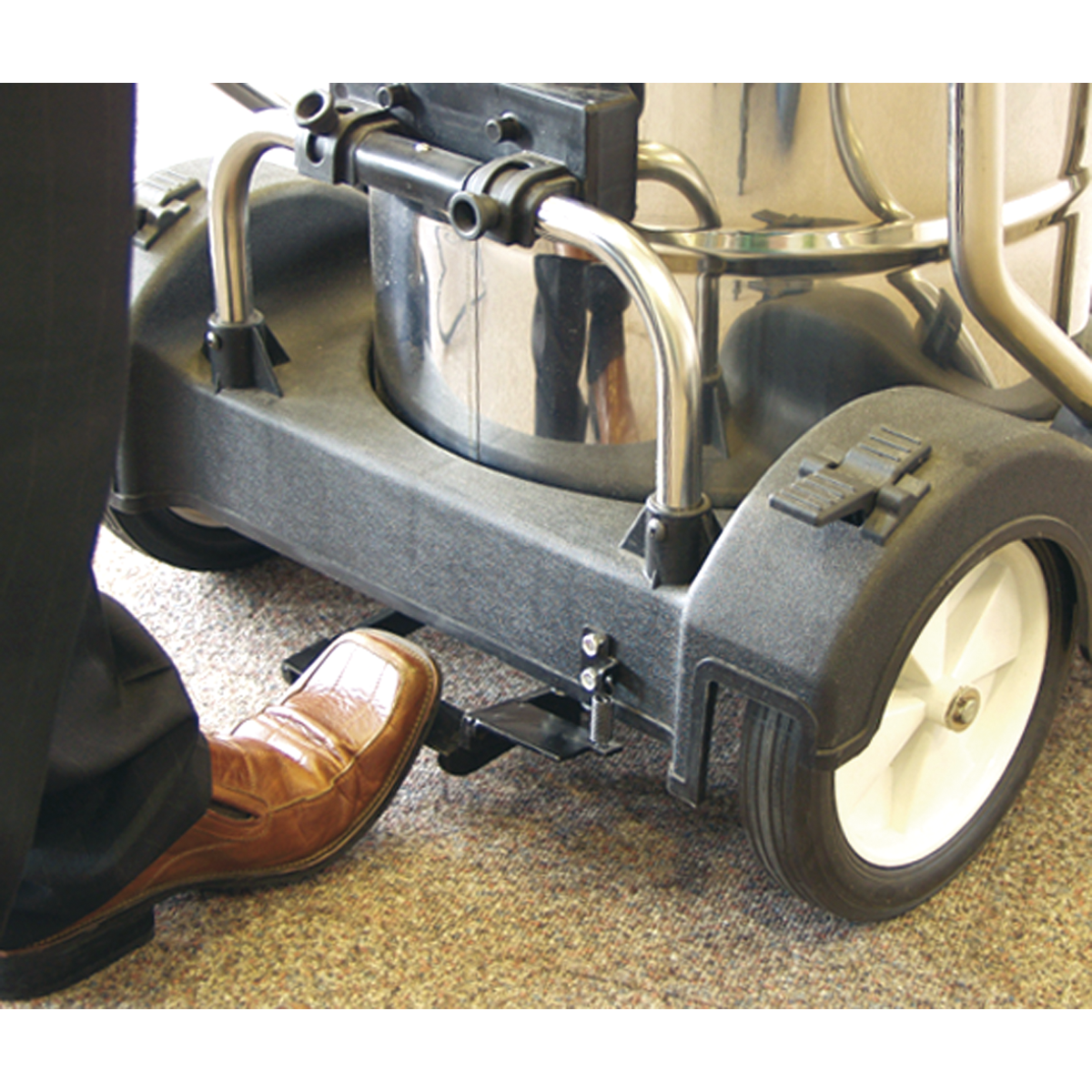 Sealey PC477 Industrial Vacuum Cleaner Wet & Dry Stainless Steel Drum with Swivel Emptying 77L 2400W