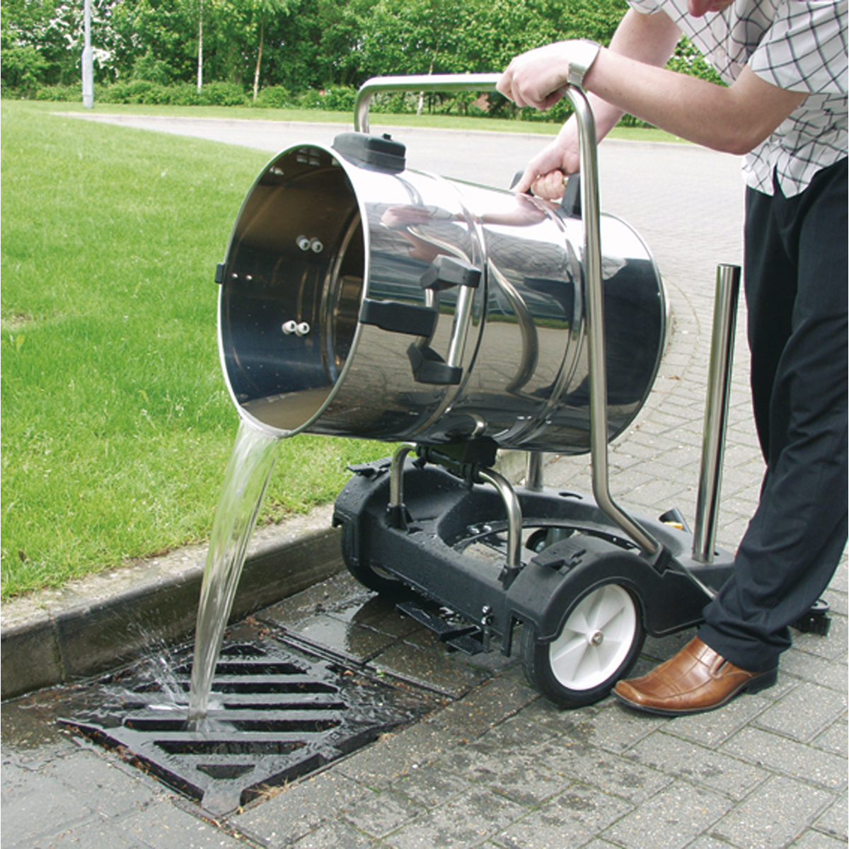 Sealey PC477 Industrial Vacuum Cleaner Wet & Dry Stainless Steel Drum with Swivel Emptying 77L 2400W