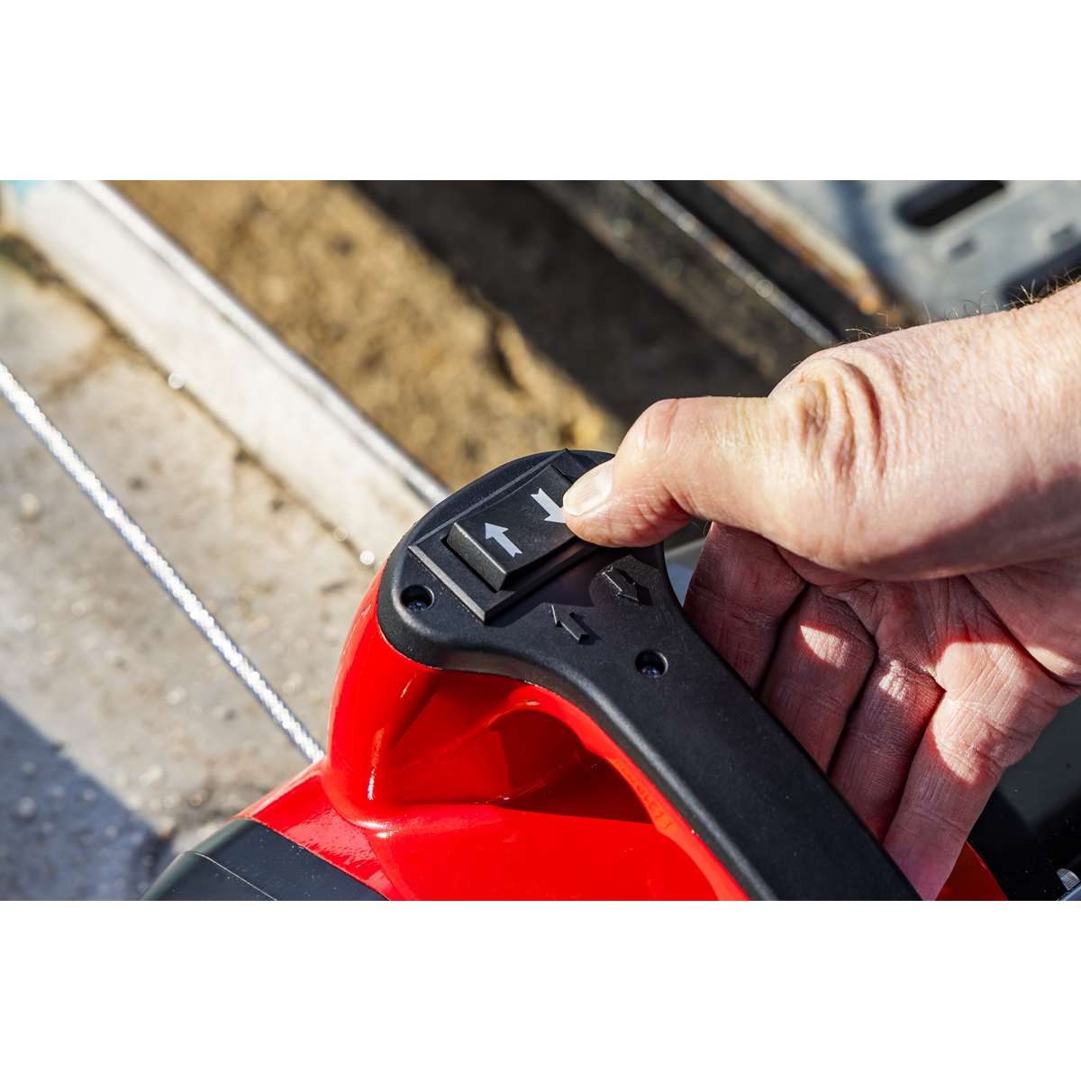 Sealey PPH500/24 Portable Handheld Winch 500kg Pulling Force 20V