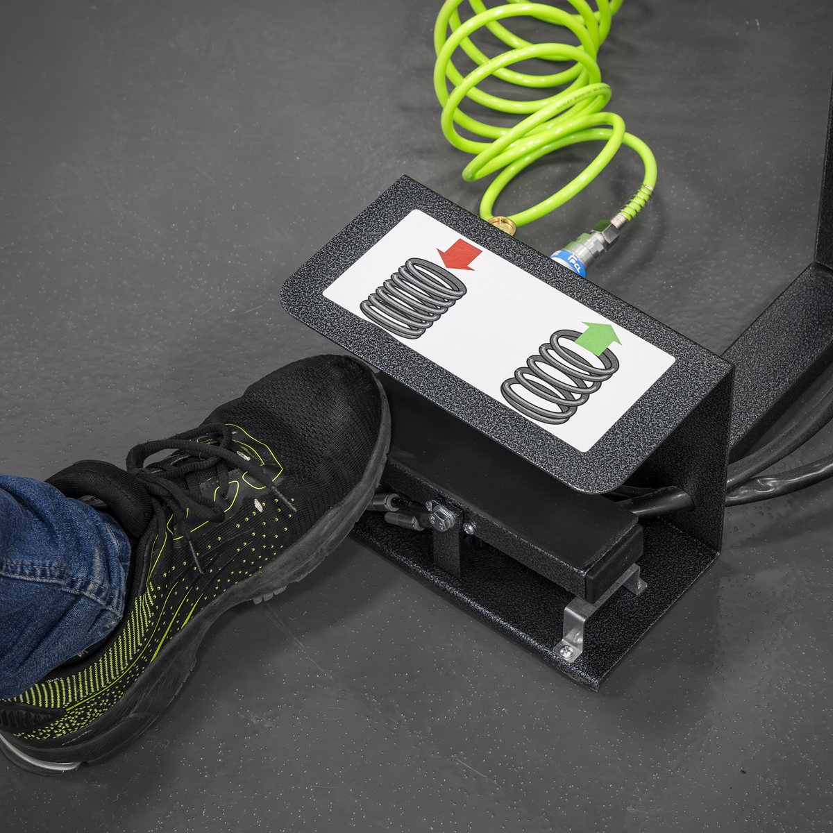 Sealey RE2500 Air Operated Coil Spring Compressor 2500kg