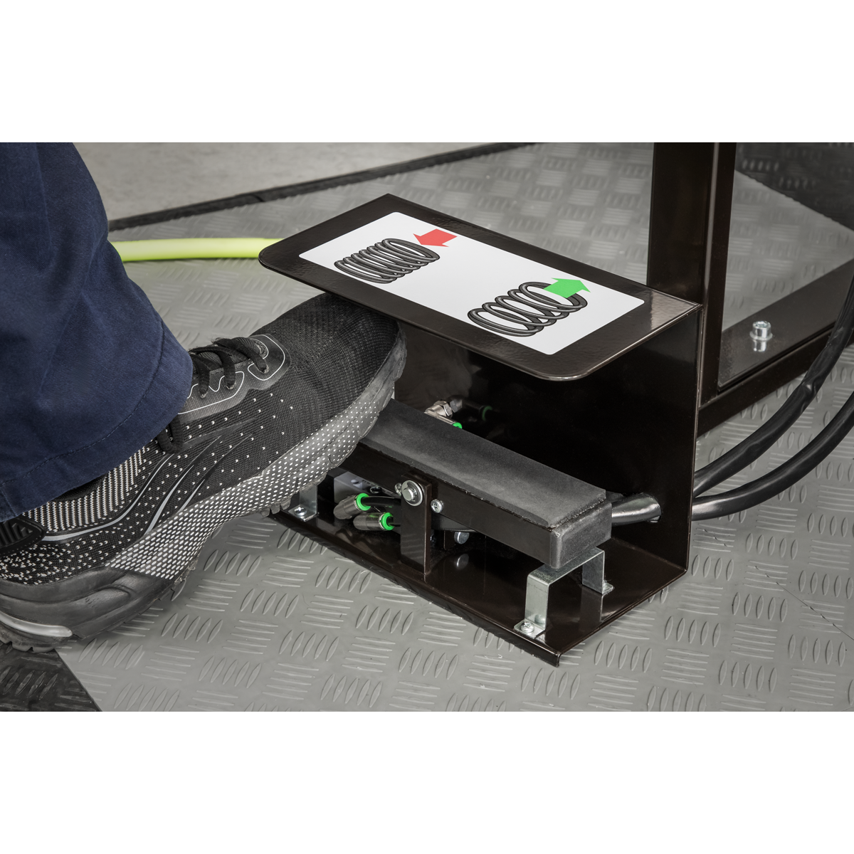 Sealey RE3000 Air Operated Coil Spring Compressor 3000kg